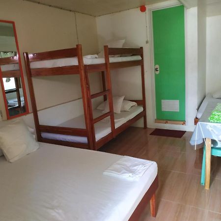 Emoks Guest House Moalboal Exterior photo