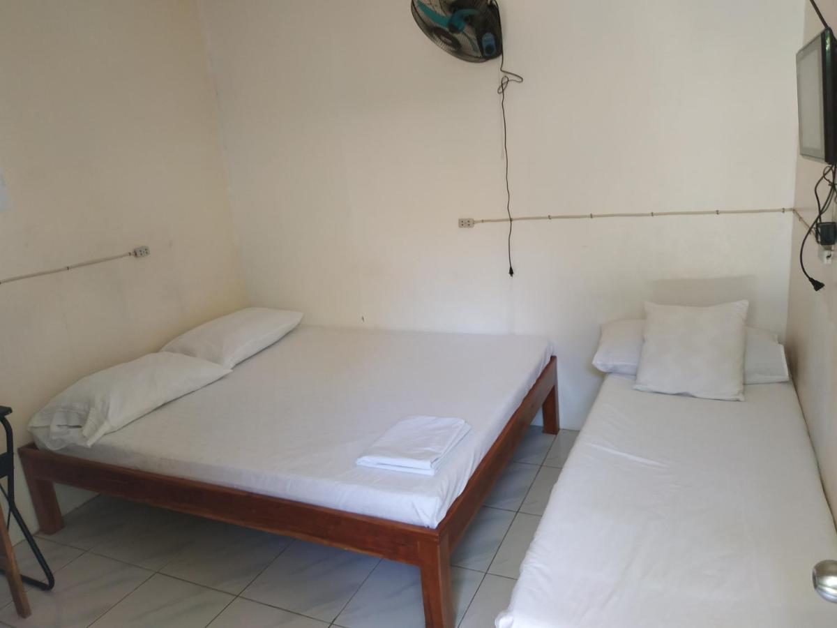 Emoks Guest House Moalboal Exterior photo
