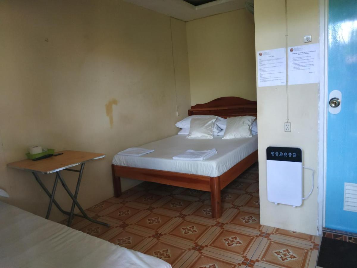 Emoks Guest House Moalboal Exterior photo