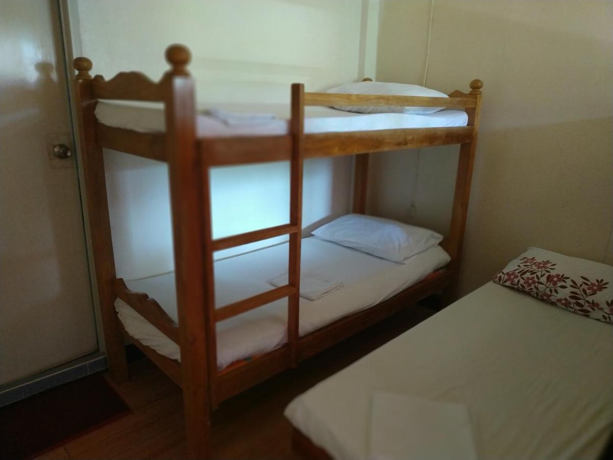 Emoks Guest House Moalboal Exterior photo