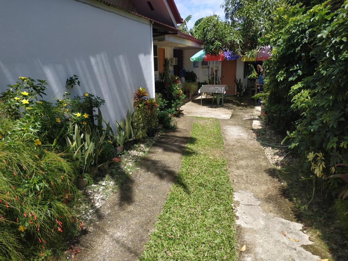Emoks Guest House Moalboal Exterior photo