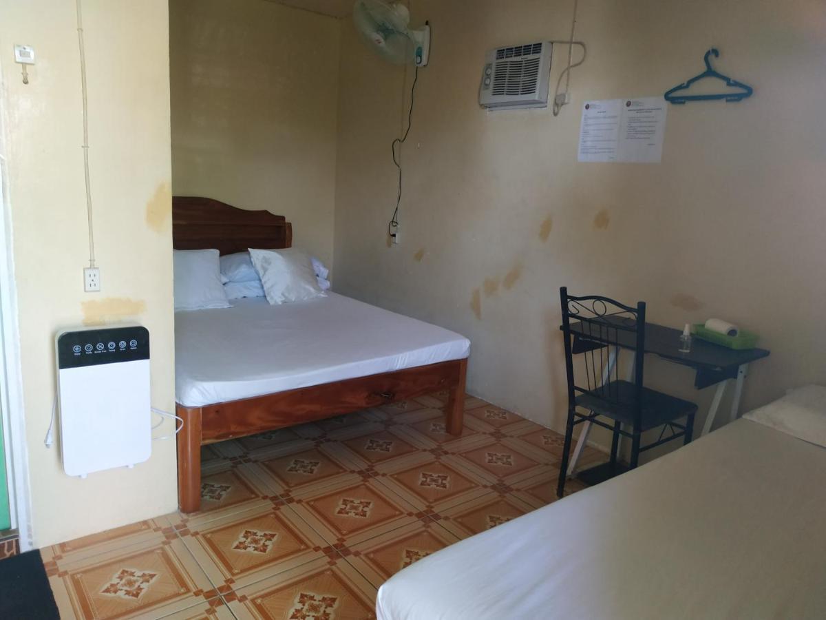 Emoks Guest House Moalboal Exterior photo