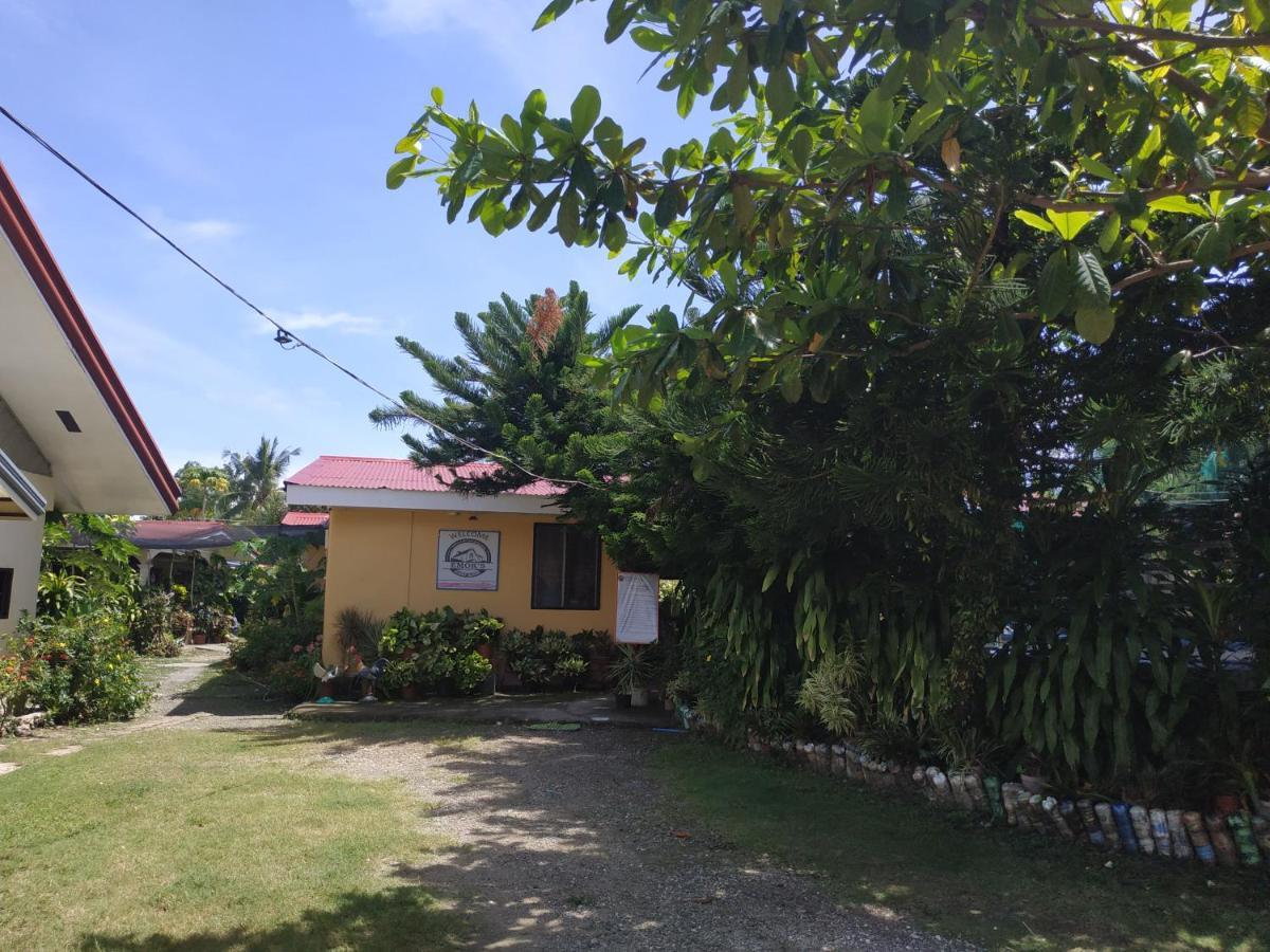 Emoks Guest House Moalboal Exterior photo