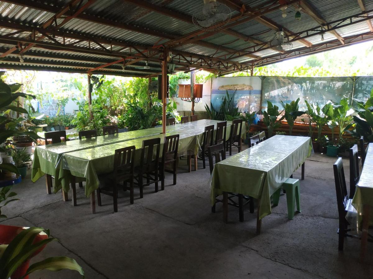 Emoks Guest House Moalboal Exterior photo