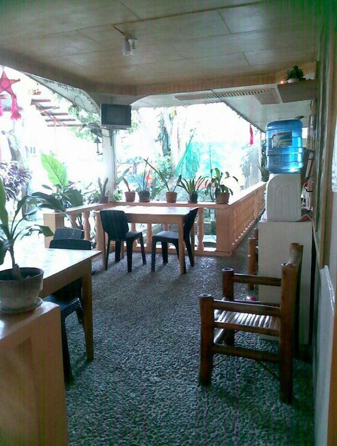 Emoks Guest House Moalboal Exterior photo